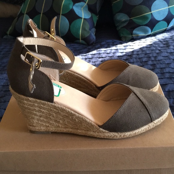 Me Too Shoes - FINAL SALE : NWT Summer Wedges